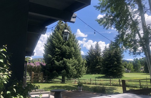 Aspen House | Chic Designer Home on Golf Course. Minutes from Ajax, Highlands and Buttermilk
