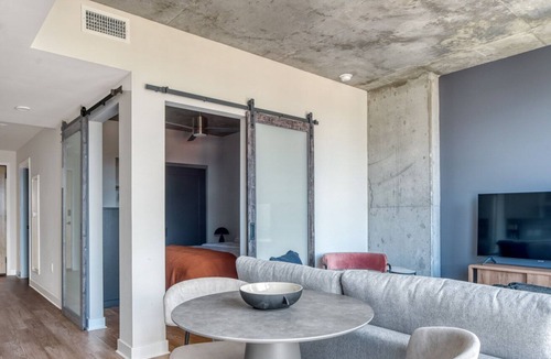 Golden Triangle Apartment | Chic Golden Triangle 1BR w/ Pool, Gym & W/D, next to Park, by Blueground