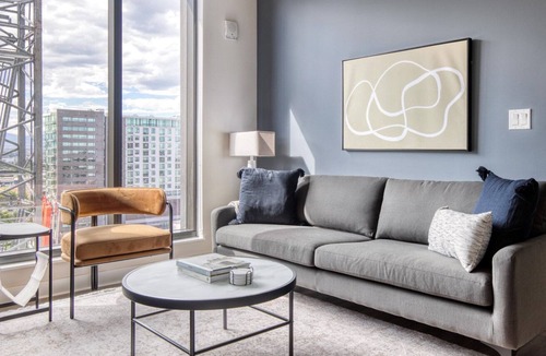 Golden Triangle Apartment | Chic Golden Triangle 2BR w/ Pool, Gym & W/D, next to Park, by Blueground