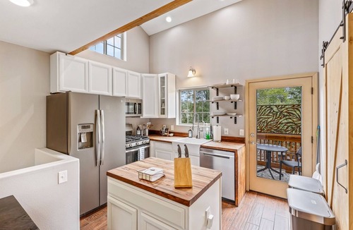 Southside Apartment | Chic, Posh, Bohemian Mountain Loft. Walk to Downtown & NAU!