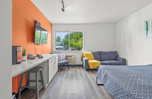 Cedar Falls Apartment | Chic studio with fitness room and AC in marvelous Cedar Falls