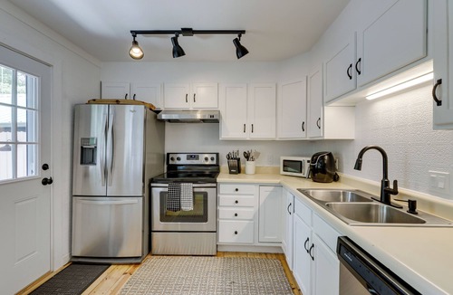 Redstone Cottage | Chic Redstone Historic District Vacation Rental!