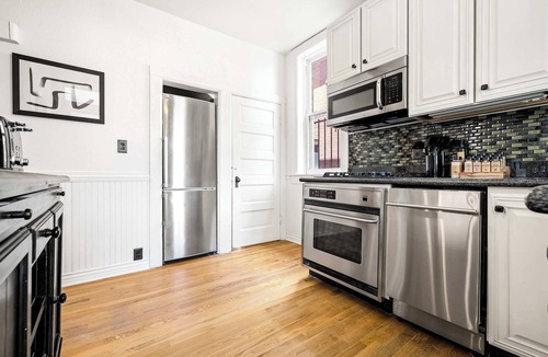 Congress Park House | Chic Victorian Manor | Sleeps 12 | Congress Park