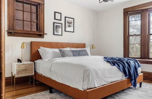 Cheesman Park House | Chic Victorian Manor - Sleeps 12 - Congress Park