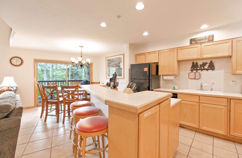Peak 9 House | Chimney Ridge Sunflower Townhome: Walk to Lift, Private Hot Tub