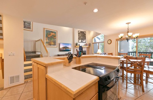 Peak 9 House | Chimney Ridge Sunflower Townhome: Walk to Lift, Private Hot Tub