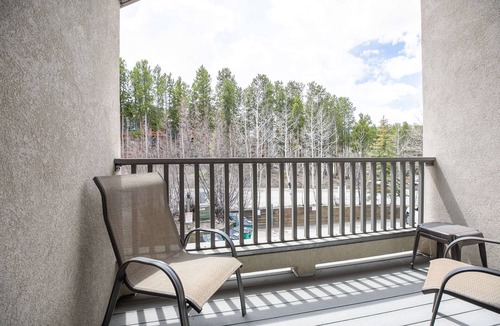 Peak 9 House | Chimney Ridge Sunflower Townhome: Walk to Lift, Private Hot Tub