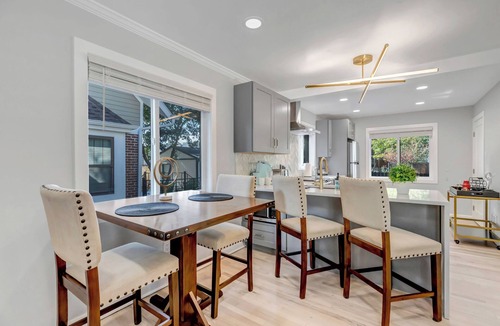 Congress Park House | City Living|Sleeps 4|Walkable|Fenced In Yard