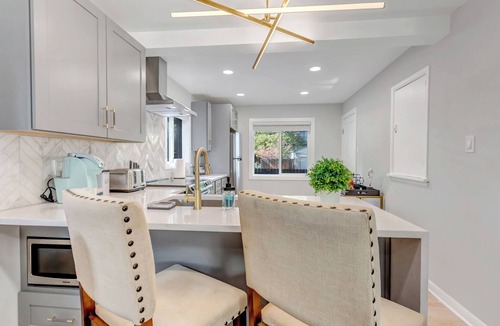 Congress Park House | City Living|Sleeps 4|Walkable|Fenced In Yard