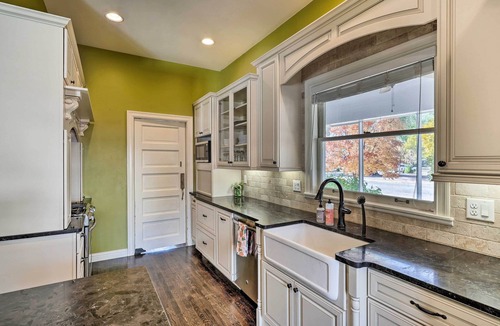 Canon City House | Classic Cañon City Getaway - 13 Mi to Royal Gorge!