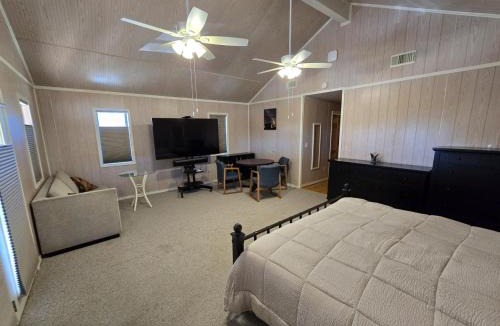 Almont Apartment | Classic Charm Close to Lake 2