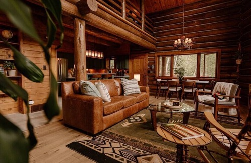 Lyons Cabin | Classic Log Cabin near Rocky Mt Nat'l Park and Ski