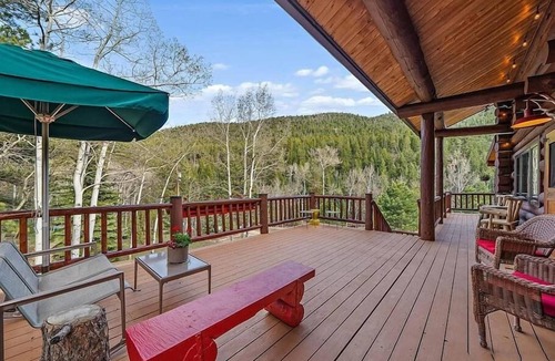 Lyons Cabin | Classic Log Cabin near Rocky Mt Nat'l Park and Ski