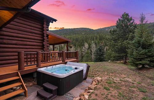 Lyons House | Classic Log Cabin near Rocky Mountain National Park and near Skiing