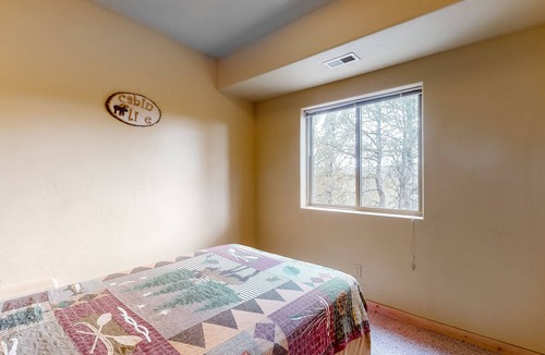 Rainbow Valley Cabin | Classic Mountain Home w/Stunning Views, WiFi, Private Hot Tub & Fireplace