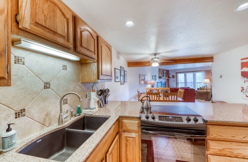 Wildernest Condo | Classy, family-friendly home with mountain views & shared pool and hot tub