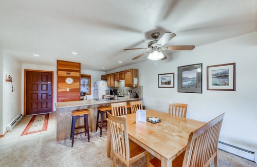 Wildernest Condo | Classy, family-friendly home with mountain views & shared pool and hot tub