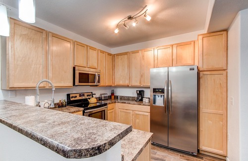 Aurora Condo | Clean and Cozy Centennial Area Main Floor Condo