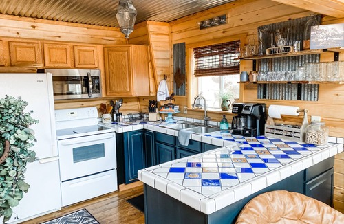 Creede Cabin | Clean cabin amid Nat Forest with private creek access, Wi-Fi, and pet friendly!