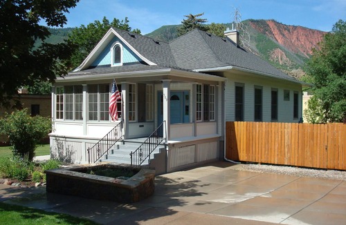 Glenwood Springs House | Clean comfortable Victorian house with central air conditioning