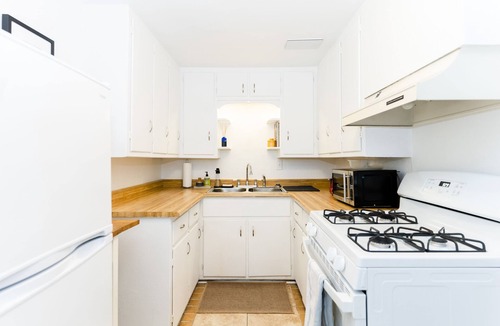 North Aurora Apartment | Clean & Cozy Apartment w/Private Patio