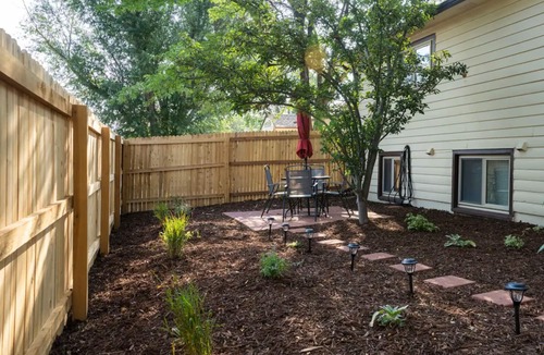 North Aurora Apartment | Clean & Cozy Apartment w/Private Patio