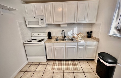 Southeast Colorado Springs Apartment | Clean Modern Eastside Colorado Springs Apartment Delta