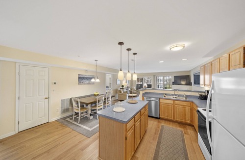 Rehoboth Beach Condo | Clean Spacious Condo Pools Tennis Grilling Area Sleeps 7