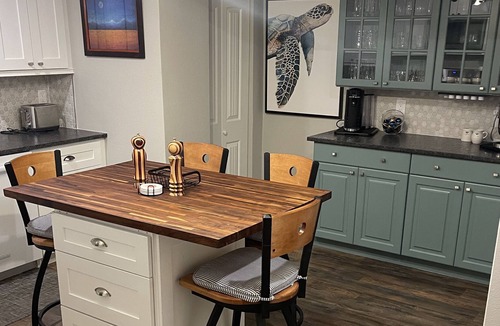 Applewood West House | Clean & Updated. Tons of Amenities. Near Red Rocks Denver & Mountains. Sleeps 6
