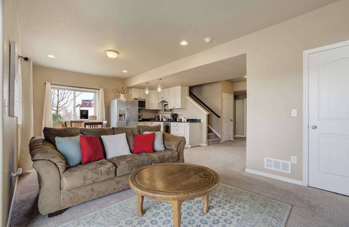 Colorado Springs Apartment | Clear Creek! Cozy Getaway with Private Patio