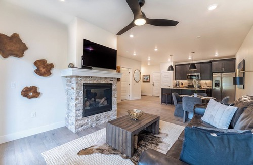 Lakeside Village Apartment | Clearwater Lofts #102, Building 2 by Summit County Mountain Retreats