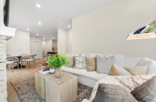 Lakeside Village Apartment | Clearwater Lofts 205 Building 3 by Summit County Mountain Retreats