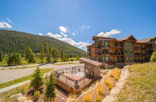 Lakeside Village House | Clearwater Lofts Bldg 2 205 by SummitCove Lodging