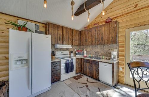 Eureka Springs House | Cliffside Eureka Springs Cabin w/Beaver Lake View