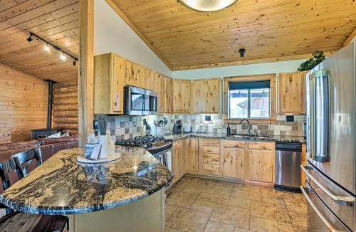 Clifton Cabin | Clifton Retreat w/Breathtaking Mt Backdrop!