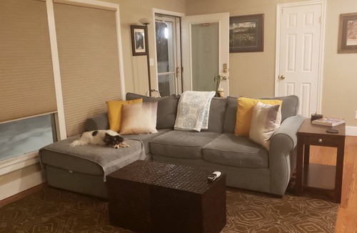 Baseline Sub House | Close to CU Campus, Walking Distance to Shopping, Restaurants & Pearl Street