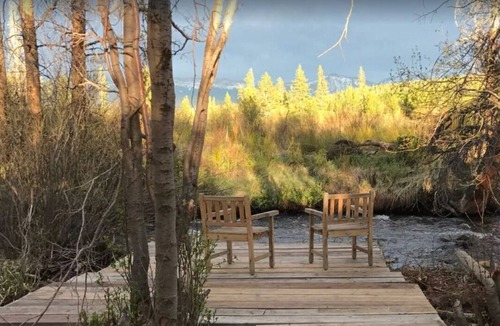 Fraser Cabin | Close to everything, feels like you're a world away