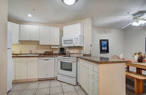 Summit Cove Condo | Close to Keystone, A-Basin, Copper and Breckenridge w/hot tub + pool - sleeps 8!