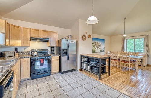 Whitepine Cabin | Close to Monarch and Salida with Mountain Views from the Hot Tub
