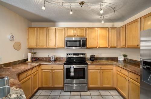Steamboat Springs Condo | Close to Resort! On Free Shuttle Route! Shared Hot Tub!