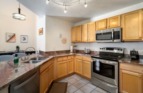 Steamboat Springs Condo | Close to Resort! On Free Shuttle Route! Shared Hot Tub!