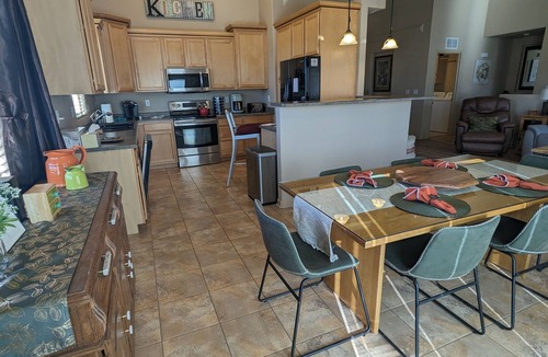 Pueblo West House | Close to Royal Gorge, Pueblo Lake, Famous river walk, Colorado Springs, Salida