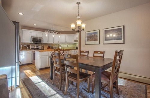 Warrior's Mark West House | Close to town, 4 bd, Pet Friendly, Hot Tub
