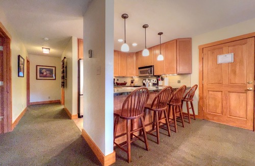 Crested Mountain Village Condo | Close Walk to Slopes, Great views, Hot Tub