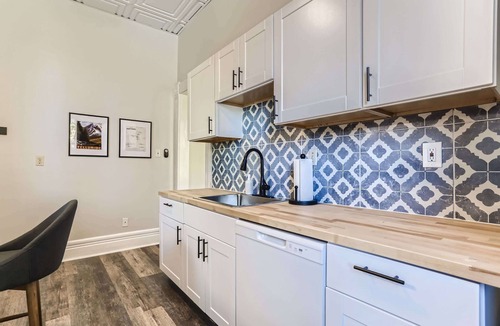 City Park Apartment | Cloud by Modern Midstay/1 Block to City Park #C3