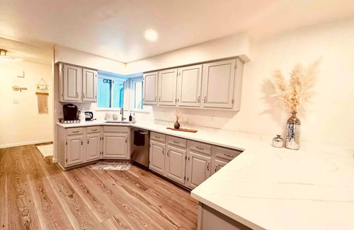 Castlewood House | CLOUD Room💝Luxurious Hideaway near DTC⭐️GameRoom⭐️Free Wine, Netflix & WiFi