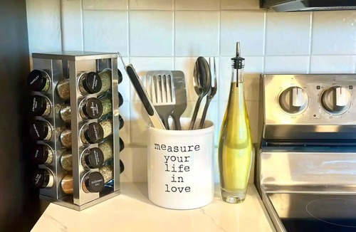 Castlewood House | CLOUD Room💝Luxurious Hideaway near DTC⭐️GameRoom⭐️Free Wine, Netflix & WiFi
