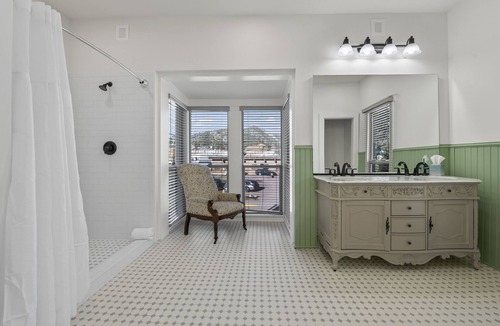 Idaho Springs Hotel | Club Hotel Colorado