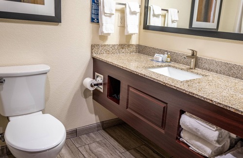 Lamar Hotel | Cobblestone Hotel & Suites - Lamar