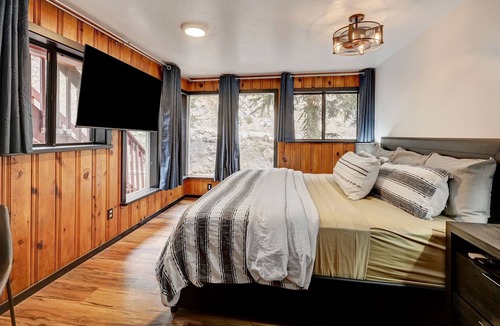 Idaho Springs Condo | Cobblestone: Relax & Play Creekfront Studio Condo